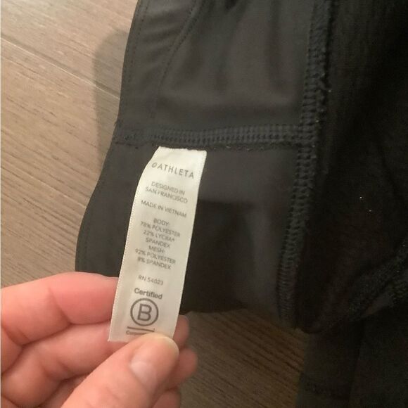 Athleta 9” contender shorts black EUC XS side zip pockets never end drawstring - Picture 9 of 12